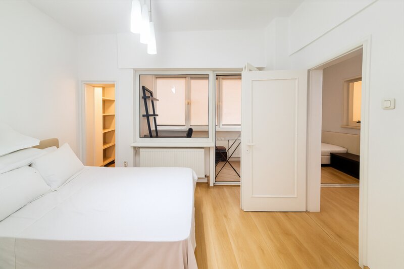 Sala Palatului - Cismigiu- Victoriei - apartament 2 camere+ birou, 71mp